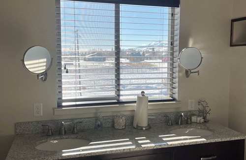 St. Charles House | Beautiful Bear Lake House, with big grassy yard, 4 mins to North Beach.