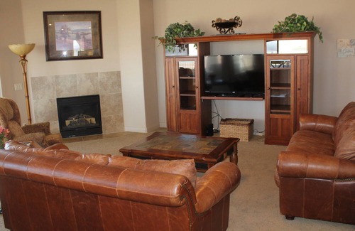 St. George Condo | Beautiful, Big, Bright, Peaceful Top Floor unit with Green Valley amenities inc