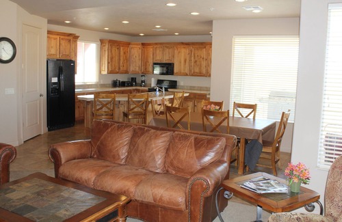 St. George Condo | Beautiful, Big, Bright, Peaceful Top Floor unit with Green Valley amenities inc