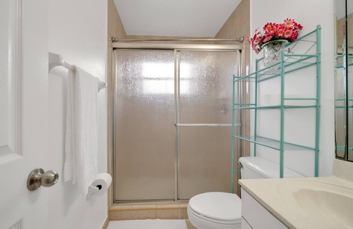 Richmond West House | Beautiful big home 20 min from beach