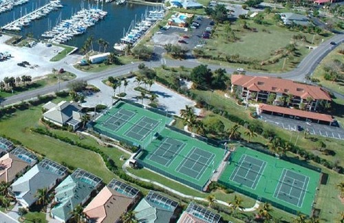 Burnt Store Marina Condo | BEAUTIFUL BURNT STORE MARINA * BEAUTIFUL CONDO * AMAZING GROUNDS