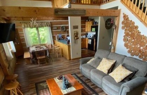 Grassy Creek Cabin | beautiful cabin in the mountains
