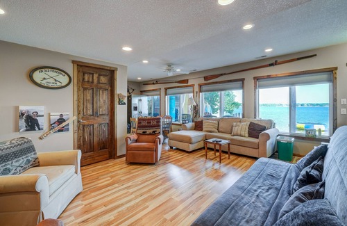 Buffalo House | Beautiful Cabin on Lake Pulaski