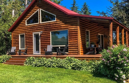 White Lake Cabin | Beautiful Cabin on the Lily River, 2 Bedrooms + Loft With King Size Bed,1 Full Bath!
