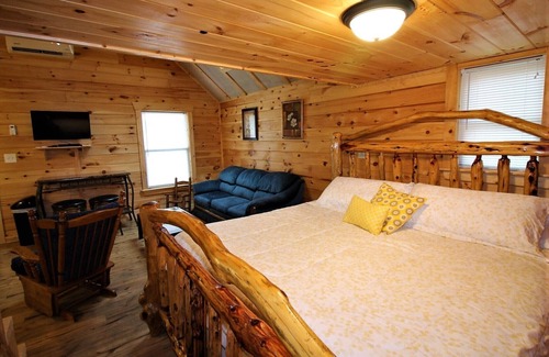 Waynesville Cabin | Beautiful Cabin Sleeps 5