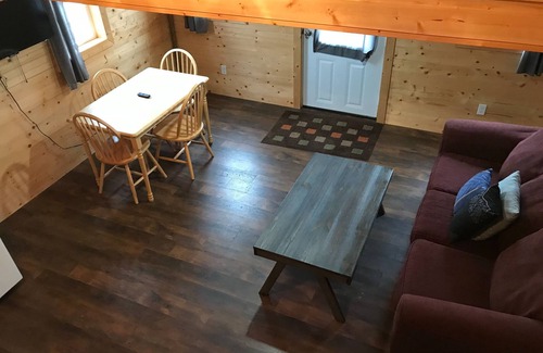 Waynesville Cabin | Beautiful Cabin Sleeps 8