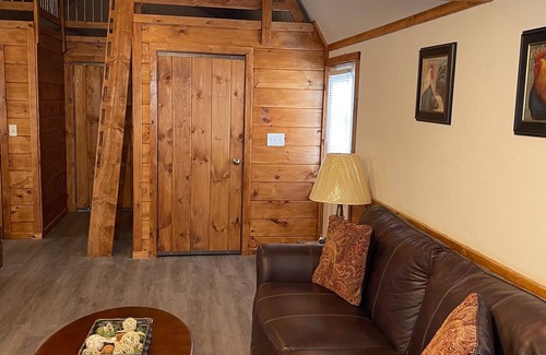 Waynesville Cabin | Beautiful Cabin sleeps 7