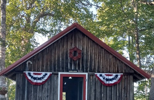 Spring Lake Cabin | Beautiful Cabin w/ lake frontage , dock and kayaks.