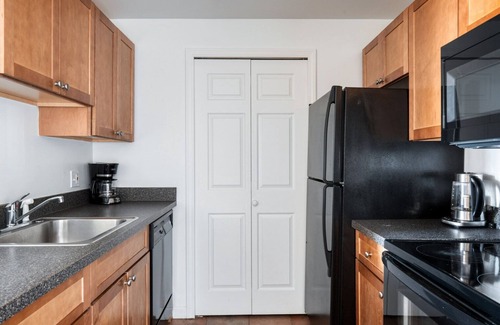Central Square Apartment | Beautiful Central Square 2BR nr T, by Blueground