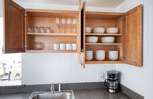 Central Square Apartment | Beautiful Central Square 2BR nr T, by Blueground