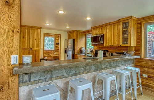 Leavenworth House | Beautiful Chalet with a Picturesque View of Nason Ridge