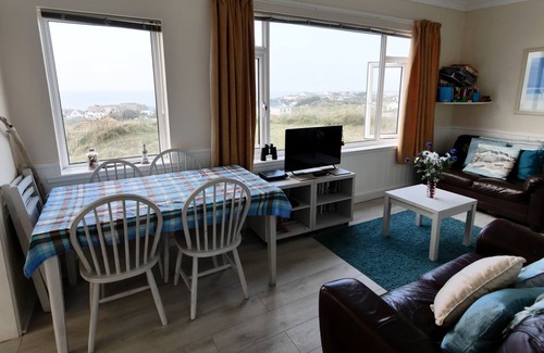 Hayle Ski Chalet | Beautiful chalet with panoramic views of the sea. 2 minutes walk from the beach.