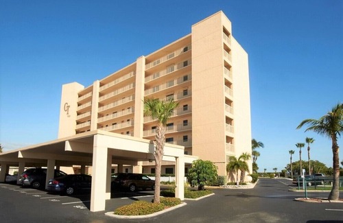 Port Canaveral Condo | Beautiful & Chic Family Condo RIGHT on the Beach | Heated Pool + Private Balcony Views! 🌞