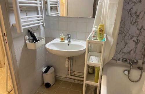 Epinettes Apartment | Beautiful chic studio with ultra-fast wifi