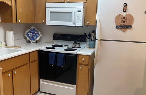 Demere Park House | Beautiful, CLEAN, sunny townhouse in Oceanwalk. Walk to village. Two pools