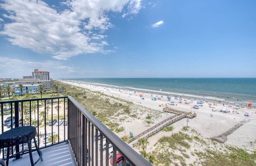 Jacksonville Beach Condo | Beautiful condo overlooking Majestic Ocean !