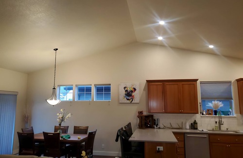 Bethel-Danebo House | Beautiful & Comfortable 3 Bedroom Home Minutes from the Airport and Downtown