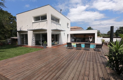 Tarnos House | Beautiful contemporary house near the beaches.