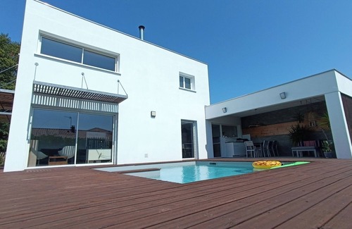 Tarnos House | Beautiful contemporary house near the beaches.