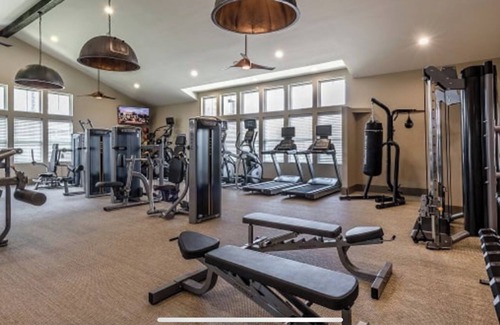 Yaphank Apartment | Beautiful & Convenient B&B Location with Airport Pick up & Drop Off!.