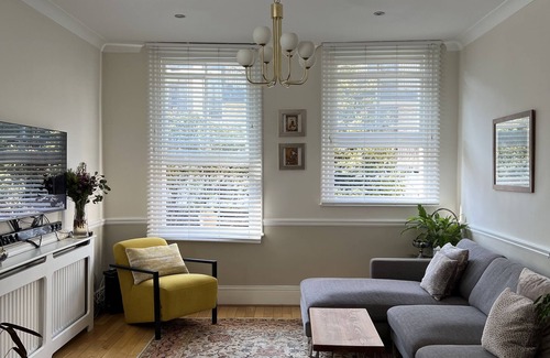 Royal Borough of Kensington and Chelsea Apartment | Beautiful & Cosy Apartment in Heart of London