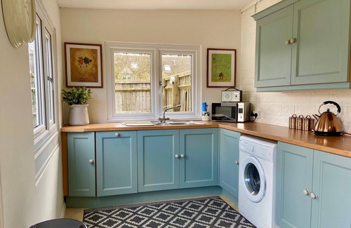 Stow-on-the-Wold Cottage | Beautiful Cottage Set In Quiet Location 2 Mins Walk From The Town