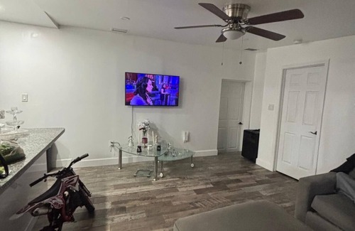 Hialeah Apartment | Beautiful cottage 2 bedroom apartment with AC in vibrant Hialeah