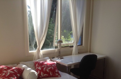 Barwon Heads House | Beautiful Cottage one street from the river...