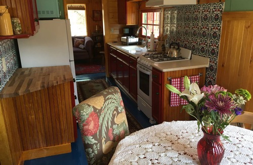 North Creek Cottage | Beautiful cottage on quiet country road walking distance to charming North Creek