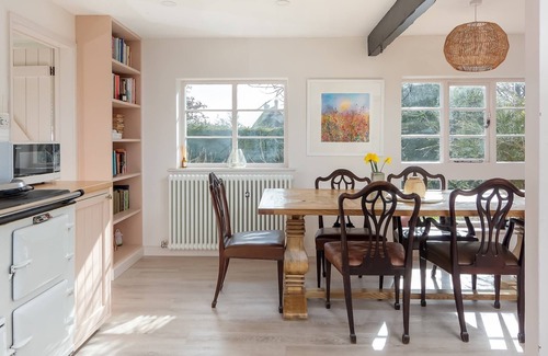 Blandford Forum House | Beautiful Cottage w/Large Garden & Parking