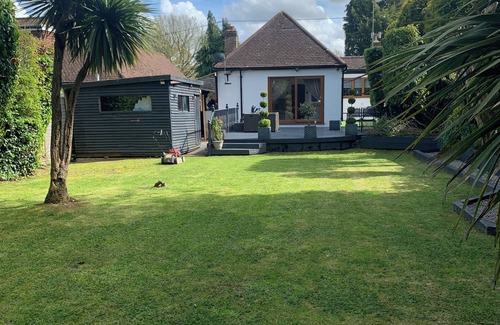 Brands Hatch House | Beautiful Country Style Bungalow, In Its Own Private Little Haven.