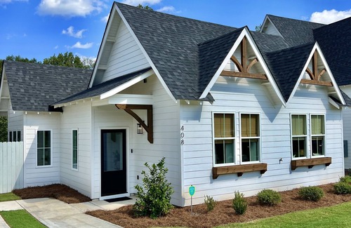 Auburn Cottage | Beautiful cozy cottage located within a mile from Jordan-Hare Stadium