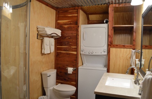 Hughes County Cabin | Beautiful cozy rustic cedar cabin located close to Rocky Top Winery.