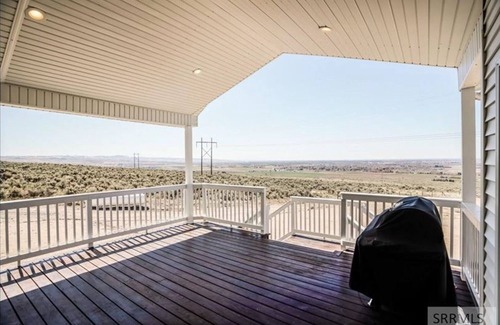 Idaho Falls House | Beautiful custom home overlooking the Snake River valley