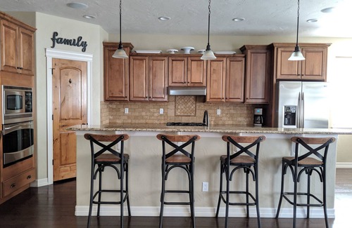 Monument House | Beautiful custom home minutes from Colorado Springs, the USAFA, and Denver.