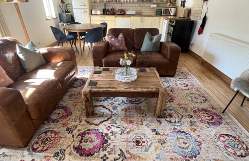 Crediton Cottage | Beautiful Devon Cottage near Exeter with easy access to the moors & coast