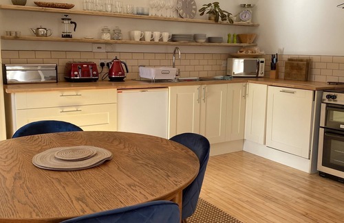 Crediton Cottage | Beautiful Devon Cottage near Exeter with easy access to the moors & coast