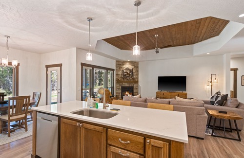Priest River House | Beautiful dog-friendly home close to river w/central AC, deck, W/D, RV parking