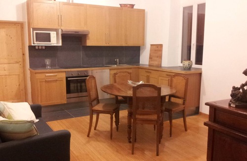 Le Tholonet House | Beautiful duplex with large pool and park in 18th century house