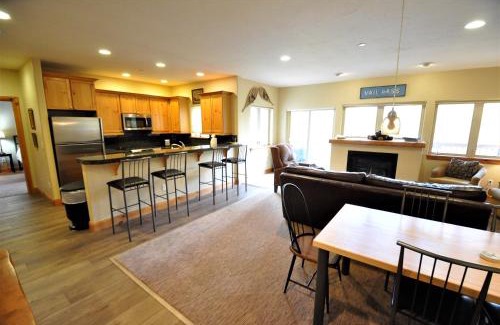 Vail Apartment | Beautiful East Vail 3 Bedroom Condo w/Hot Tub On shuttle Route.