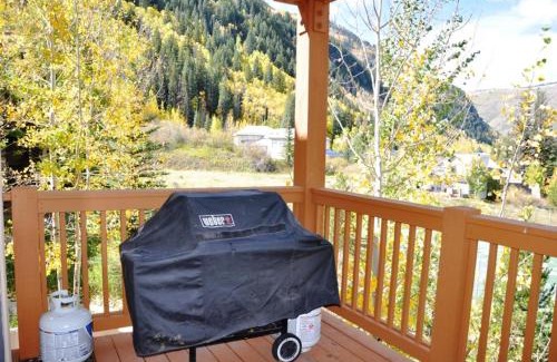 Vail Apartment | Beautiful East Vail 3 Bedroom Condo w/Hot Tub On shuttle Route.