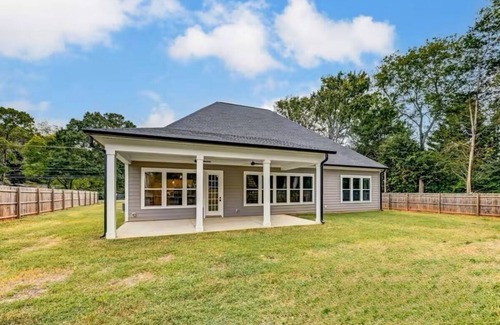 Charlotte House | Beautiful Escape, Mins from Carowinds & Lake Wylie