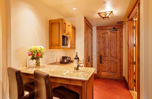 Vail Hotel | Beautiful Escape! Two Great Mountain View Units | Hot Tub and Parking Available!