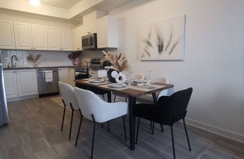 Barrie Villa | Beautiful Estate in the Heart of Barrie, 7mins to Lakeshore