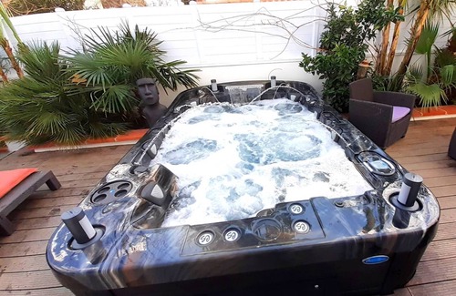 Le Grau-dʼAgde House | Beautiful freestanding villa jacuzzi Grau d'Agde