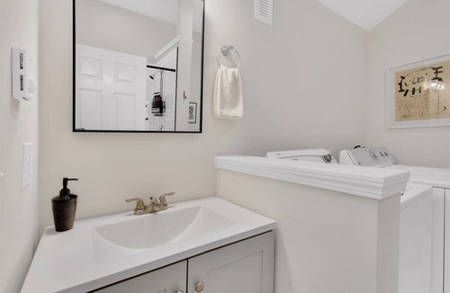 Westbrook Center Cottage | Beautiful, family friendly, beach cottage -3 min walk to beach