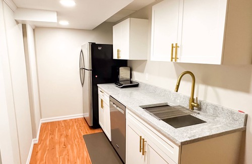 Woodville Apartment | Beautiful family getaway, walking distance to markets, 35 min drive to Boston