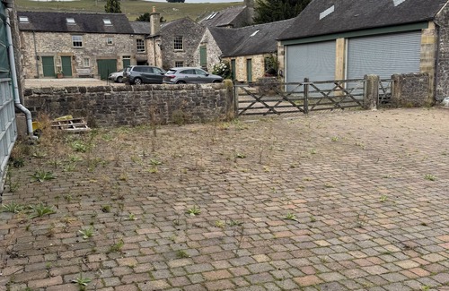 Alsop en le Dale Cottage | Beautiful Farm environment, in the Peak District. Close to walking trails.