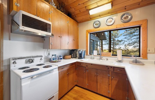 Prescott House | Beautiful forest retreat with stunning views