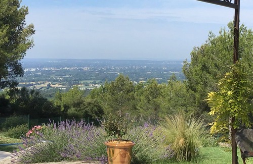 L'Isle-sur-la-Sorgue Villa | Beautiful Provencal villa with swimming pool